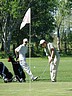 Petr Dvořák (GC Hradec Králové) soustředěně čipuje pod dohledem Ondřeje Škorpy (Nová Amerika CC)., Foto: David Jirků