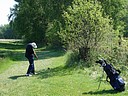 Matěj Hochmal (QPGC Myštěves) se zachraňuje riskantní ranou skrze křoví a břízy. Vyšla mu na jedničku., Foto: David Jirků