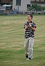 Pavel Borsk (Park GC Hradec Krlov) sleduje svj mek po pihrvce na sedm jamce.