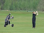 Skvle sladno: kalhoty, triko, epice i golfov bag v jednotnch barvch :-), Foto: David Jirk