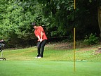 Roman Volesk (GC Hradec Krlov) pihrv k jamce., Foto: Zdenk Pikryl