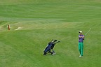 Miloš Pavlík (Prague CGC) přihrává na green sedmé jamky., Foto: David Jirků